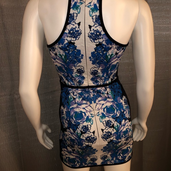 Piper Lane Floral Fitted Dress - Picture 4 of 5